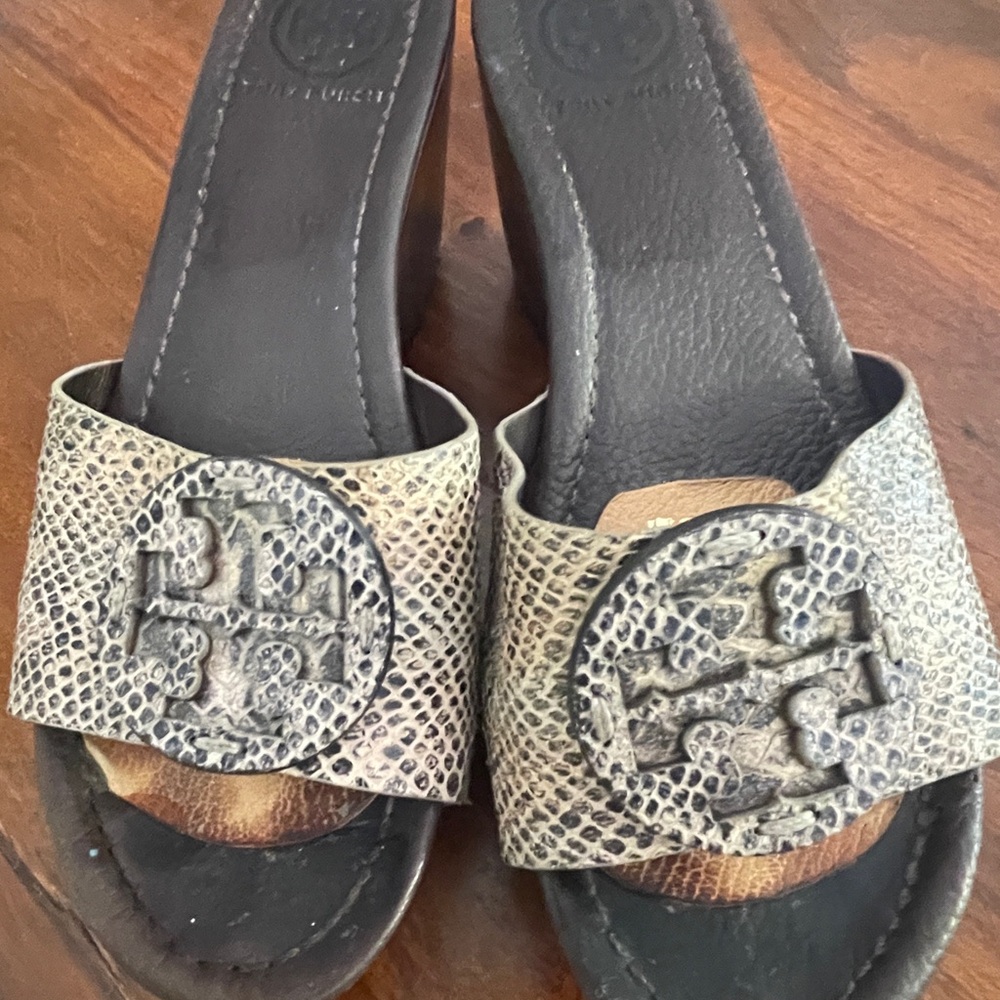 Tory Burch Snake-Print Logo wedges  in Black and Beige